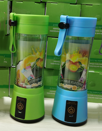 Compact USB Rechargeable Portable Blender: Make Fresh Fruit Juices Anywhere, Anytime!