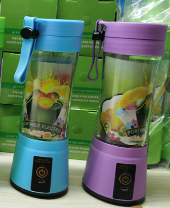 Compact USB Rechargeable Portable Blender: Make Fresh Fruit Juices Anywhere, Anytime!