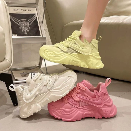 Woman's enhanced platform sneakers