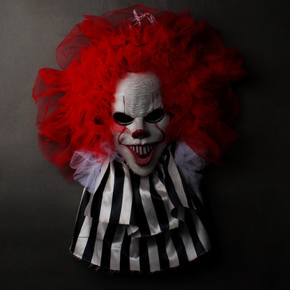 Summon Fear: Pennywise Clown Wreath - Your Gateway to Haunting Thrills